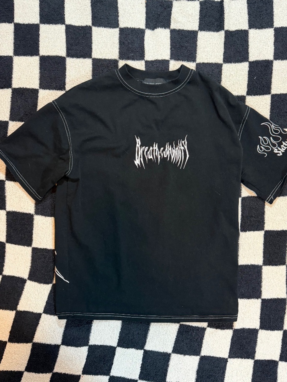 breathe divinity skulls graphic shirt size small